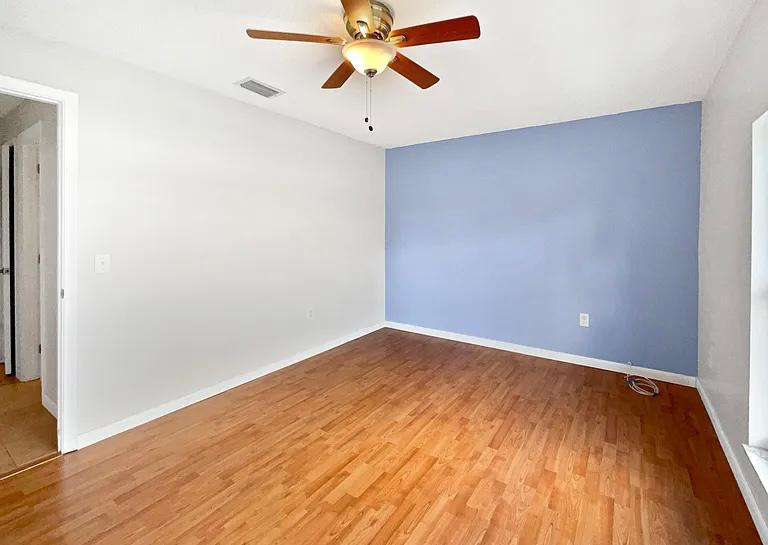 8915 Nw 11th St - Photo 4 of 13