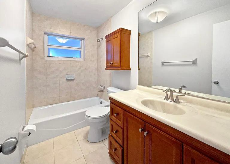 8915 Nw 11th St - Photo 7 of 13