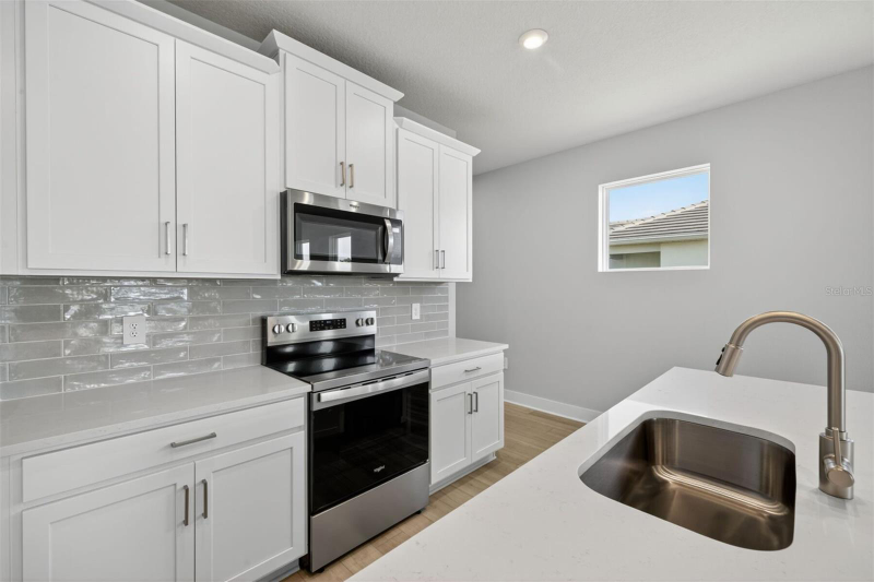 17778 Solstice Ave - Photo 2 of 20