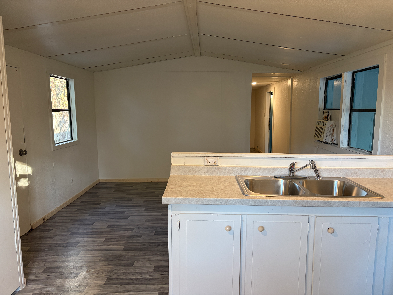 9640 Gatun St - Photo 7 of 11