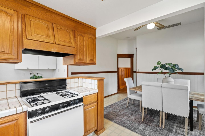 340 Florence St - Photo 5 of 16