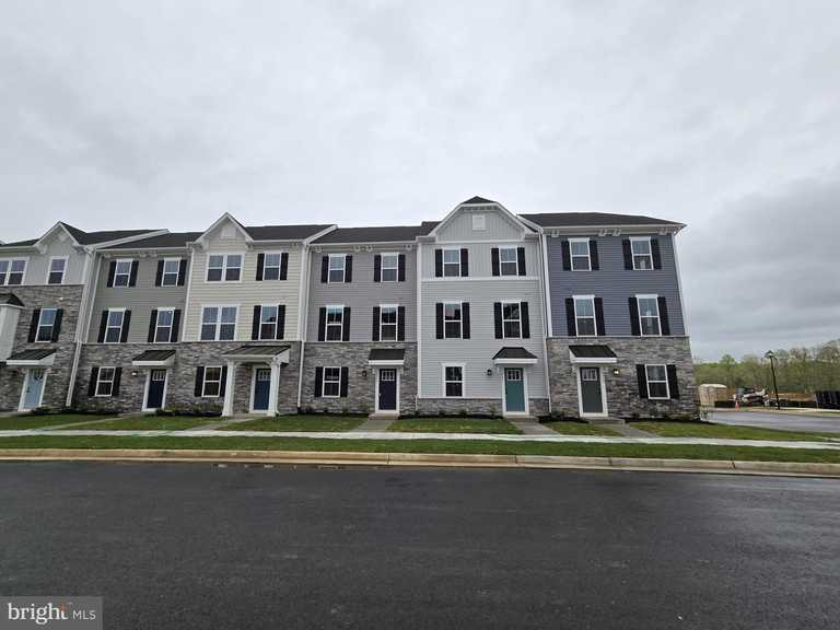 4550 Camfield Ln - Photo 2 of 20