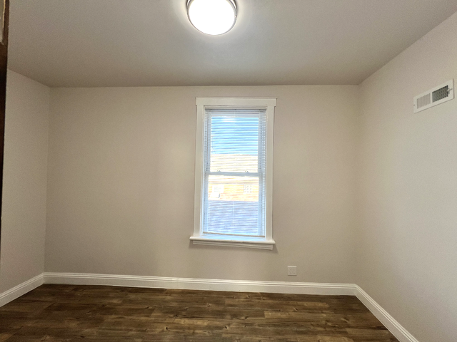 8208 W North Shore Ave #1R - Photo 5 of 11