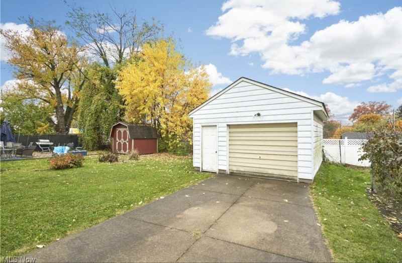 896 Dan St - Photo 2 of 9