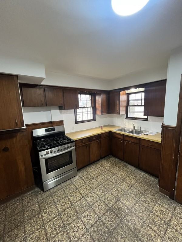 896 Dan St - Photo 5 of 9