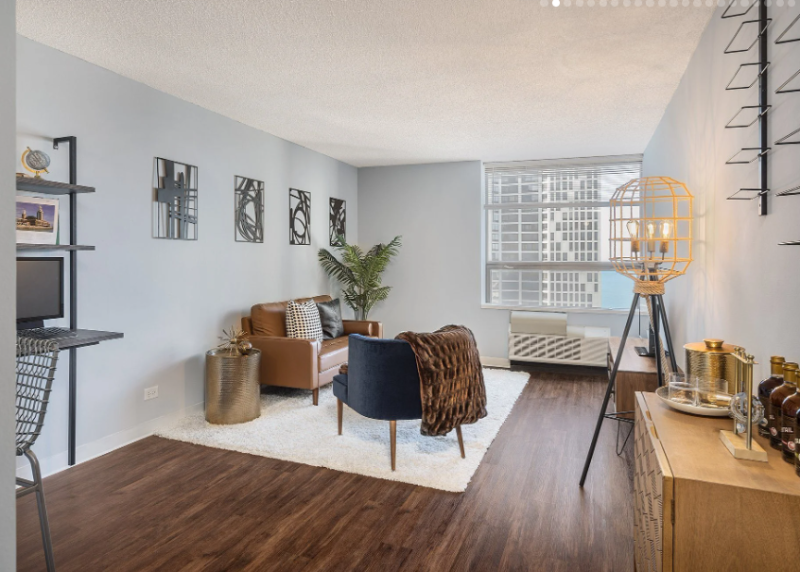 449 E Ohio St - Photo 2 of 11