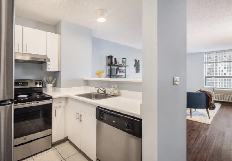 449 E Ohio St - Photo 5 of 11