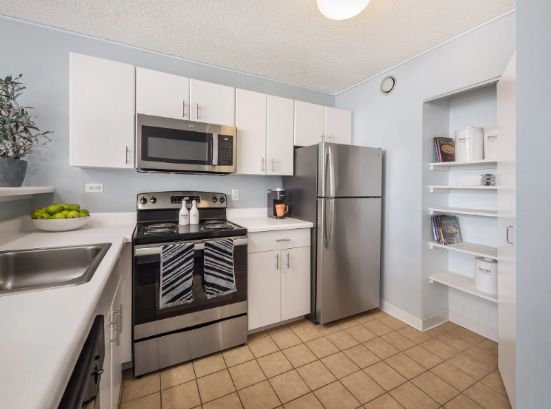 449 E Ohio St - Photo 6 of 11