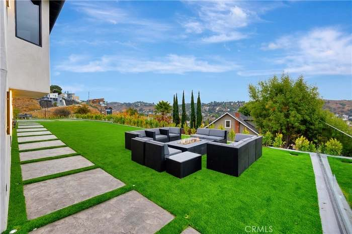 440 Del Norte St - Photo 4 of 14