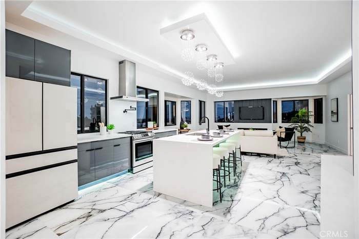 440 Del Norte St - Photo 5 of 14