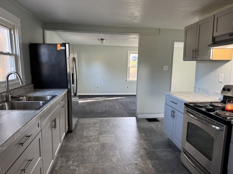 115 Marshall St - Photo 6 of 17