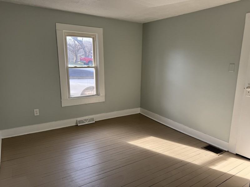 115 Marshall St - Photo 7 of 17