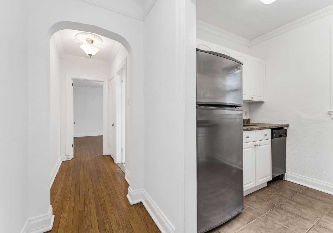 235 Charlotte St - Photo 3 of 12