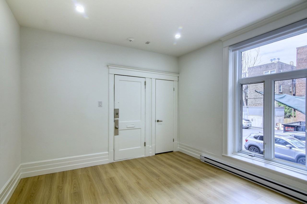 2045 Lambert-Closse - Photo 2 of 48