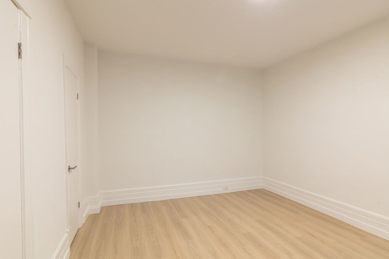 2045 Lambert-Closse - Photo 3 of 48