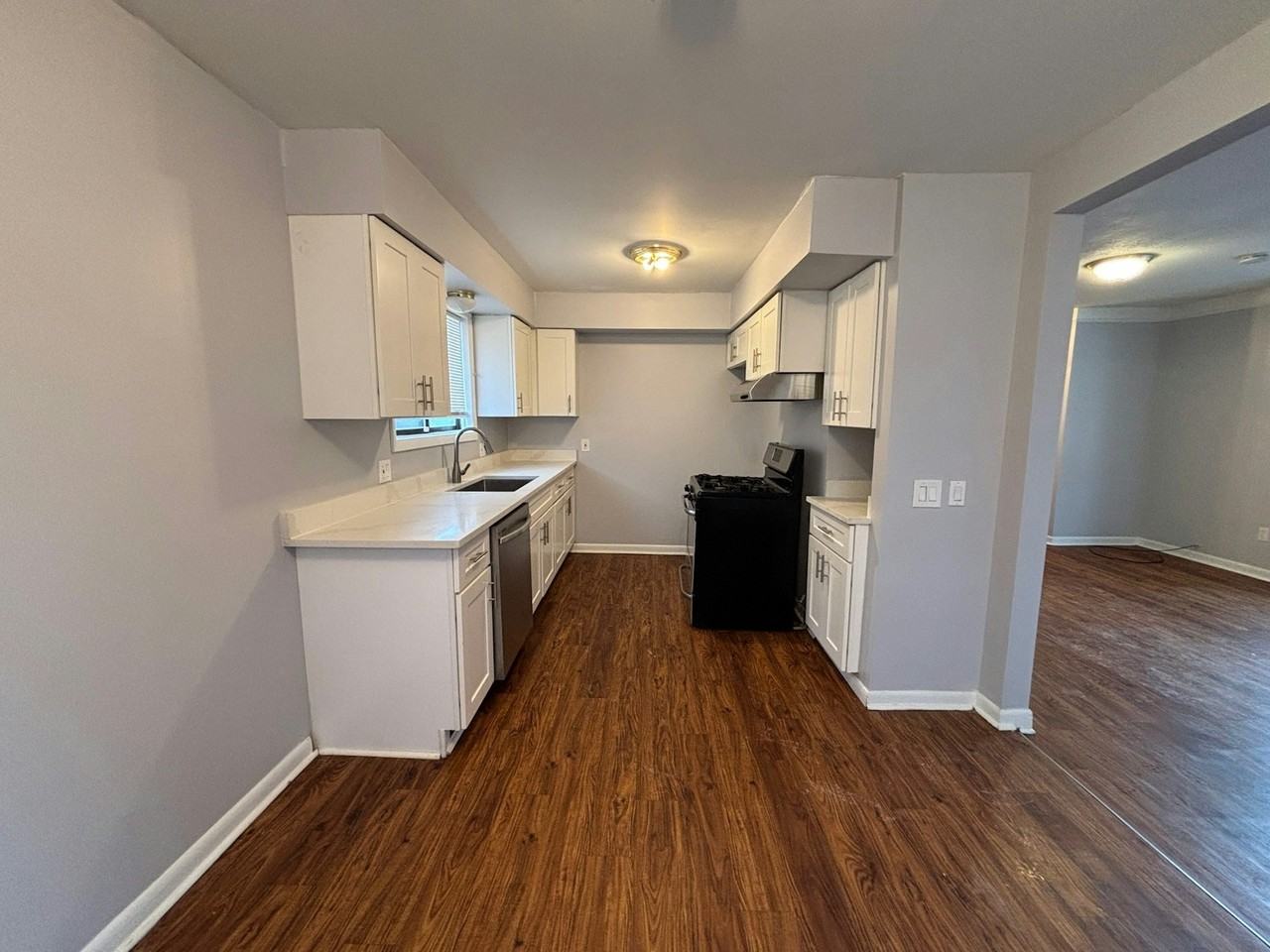 11265 Essex Avenue - Photo 4 of 15