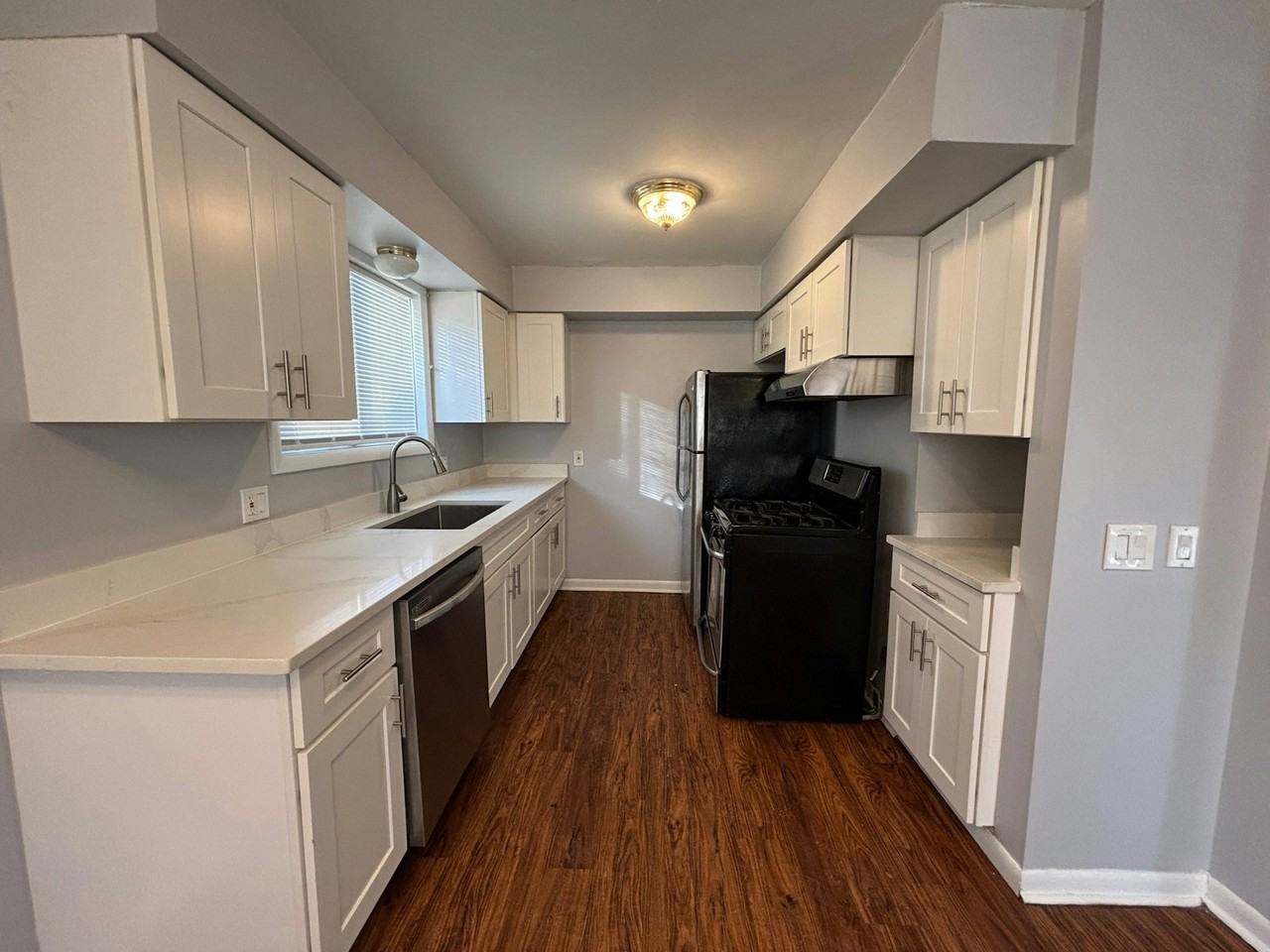 11265 Essex Avenue - Photo 5 of 15