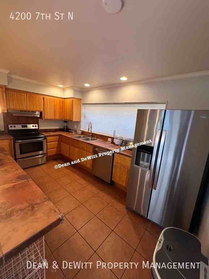 4200 7th St N - Photo 4 of 24