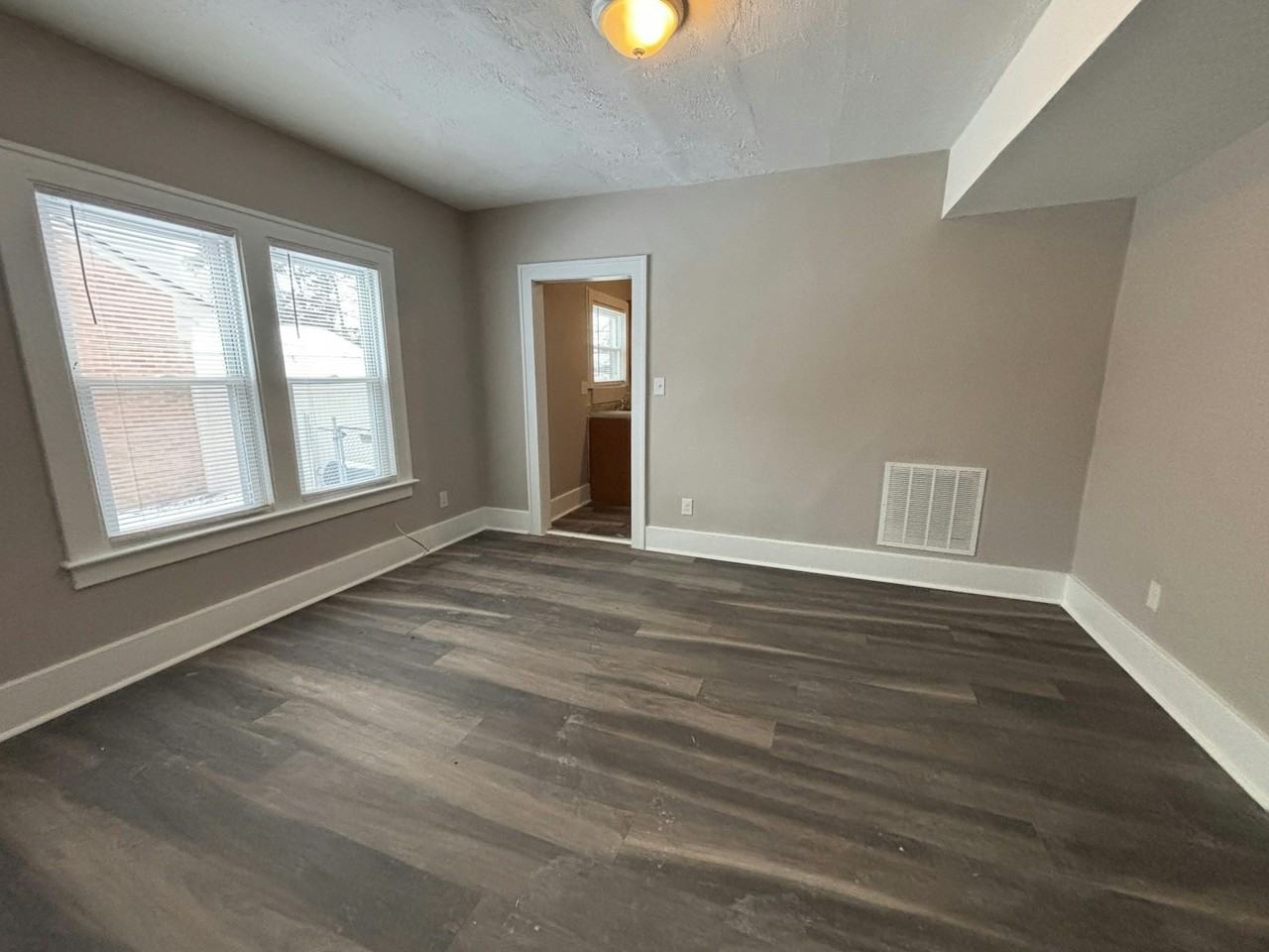 22065 Linwood - Photo 3 of 11