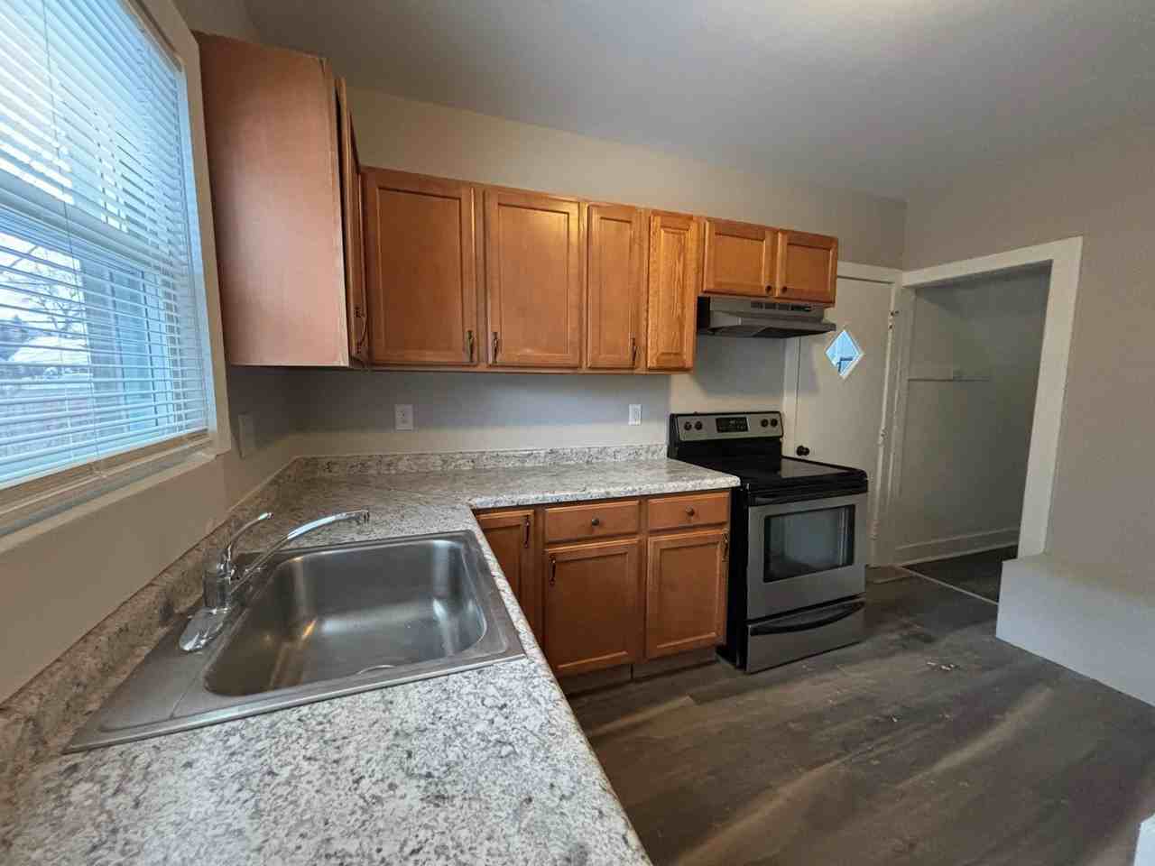 22065 Linwood - Photo 5 of 11