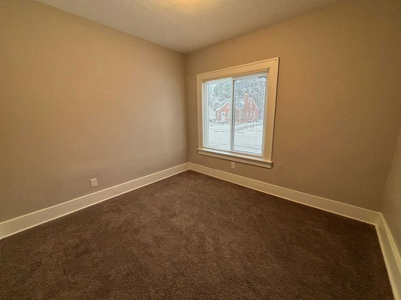 22065 Linwood - Photo 6 of 11