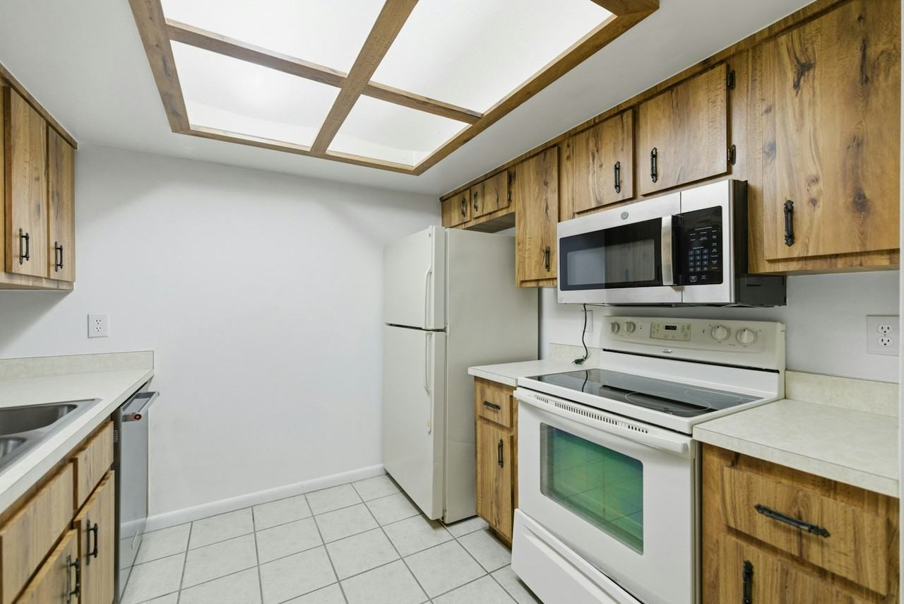 3031 Southeast 5th Terrace - Photo 6 of 18