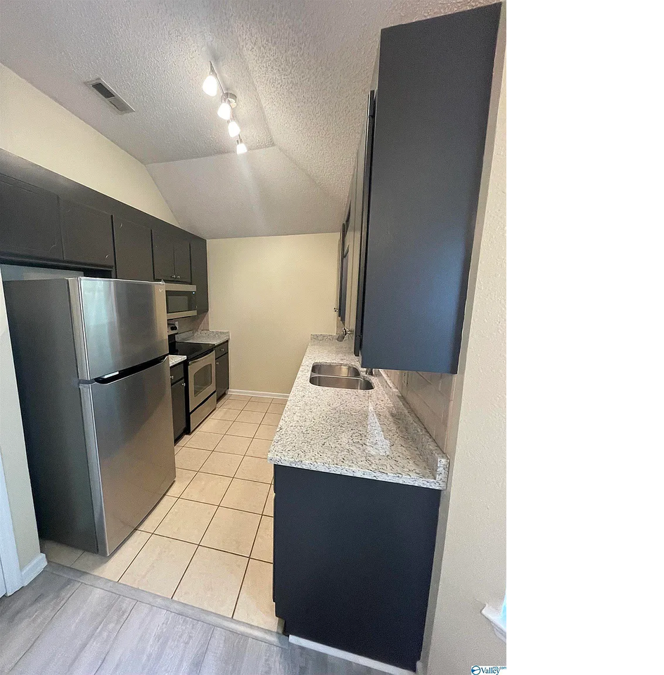 102 Vistawood Court - Photo 2 of 23