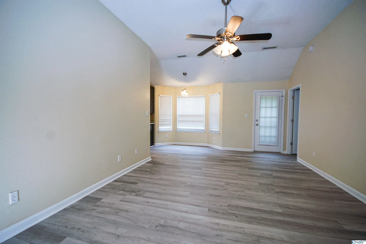 102 Vistawood Court - Photo 5 of 23