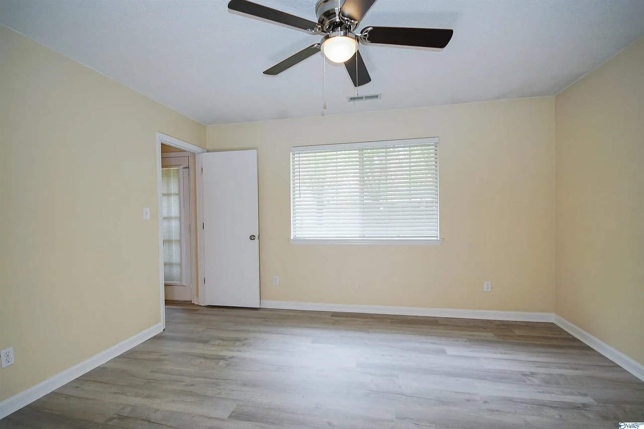 102 Vistawood Court - Photo 6 of 23