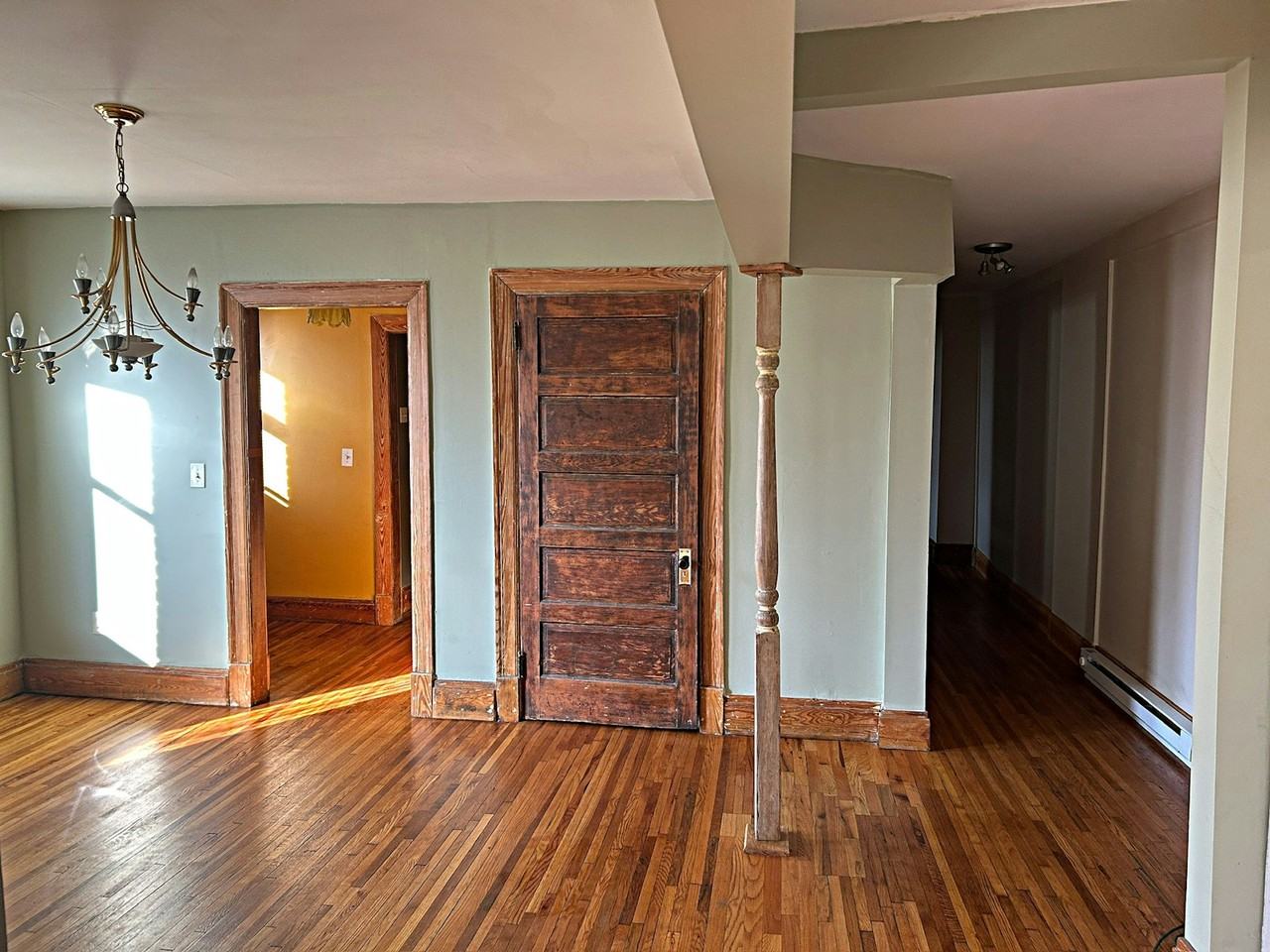 1404 Hawkins St - Photo 2 of 6