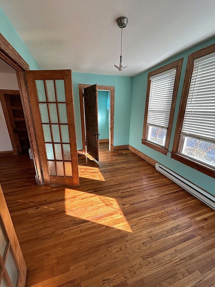 1404 Hawkins St - Photo 3 of 6