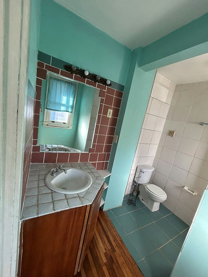 1404 Hawkins St - Photo 5 of 6