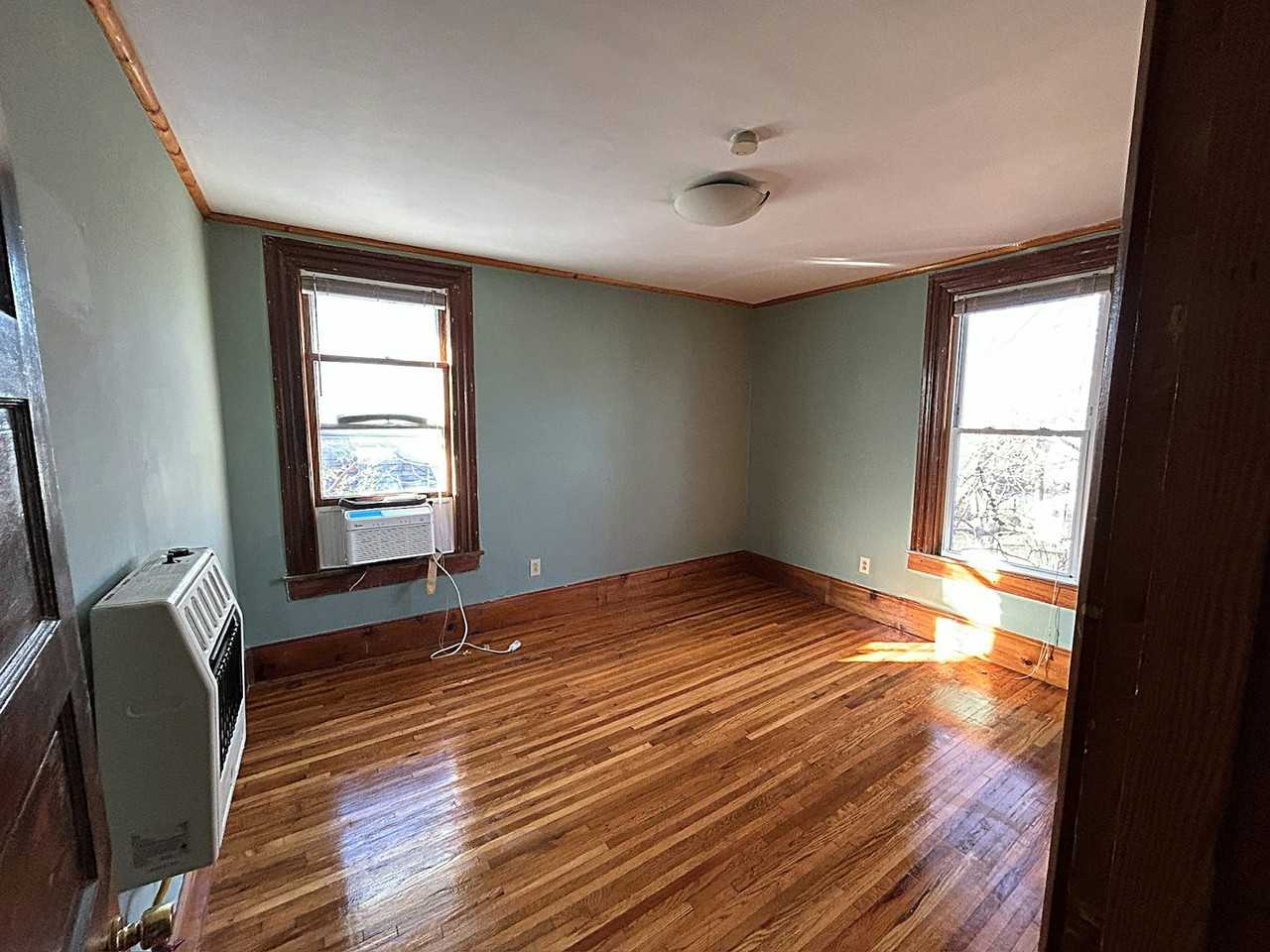 1404 Hawkins St - Photo 6 of 6