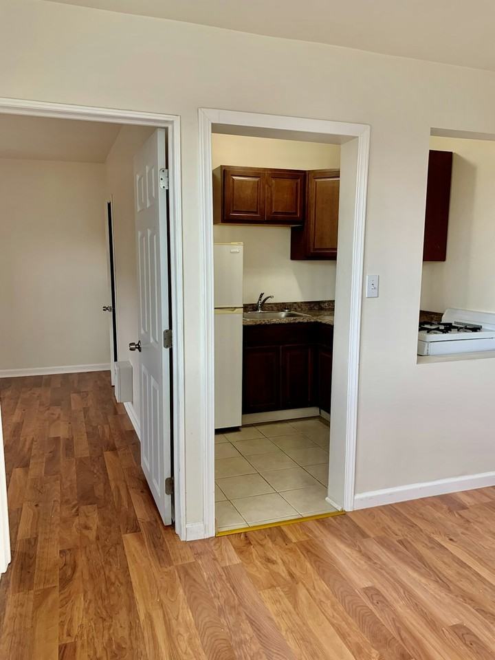 604 West Augusta Avenue, Unit 7 - Photo 3 of 18