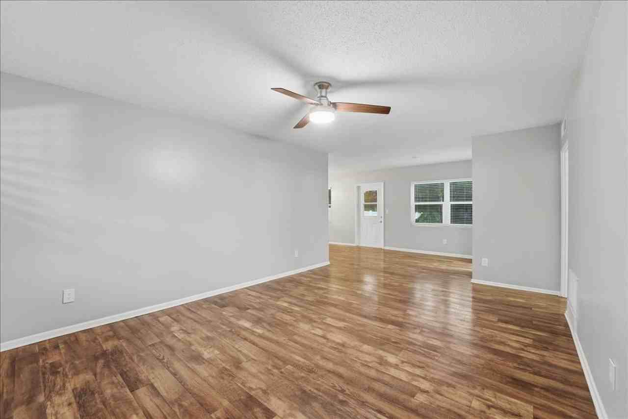 1826 Pineview Cir - Photo 2 of 14