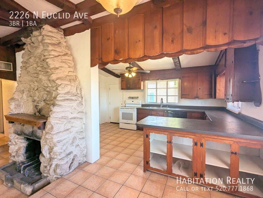 2226 N Euclid Ave #1 - Photo 3 of 19