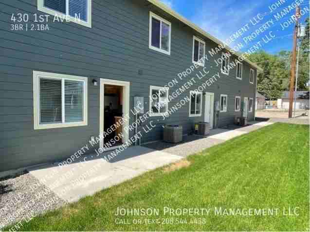 430 1st Ave N - Photo 4 of 18