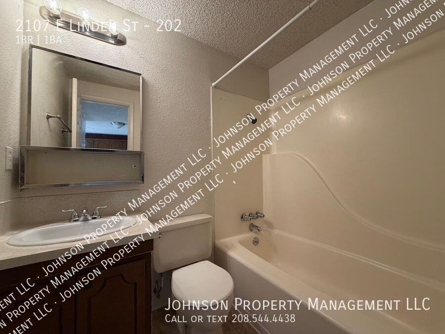 2107 E Linden St #202 - Photo 2 of 9