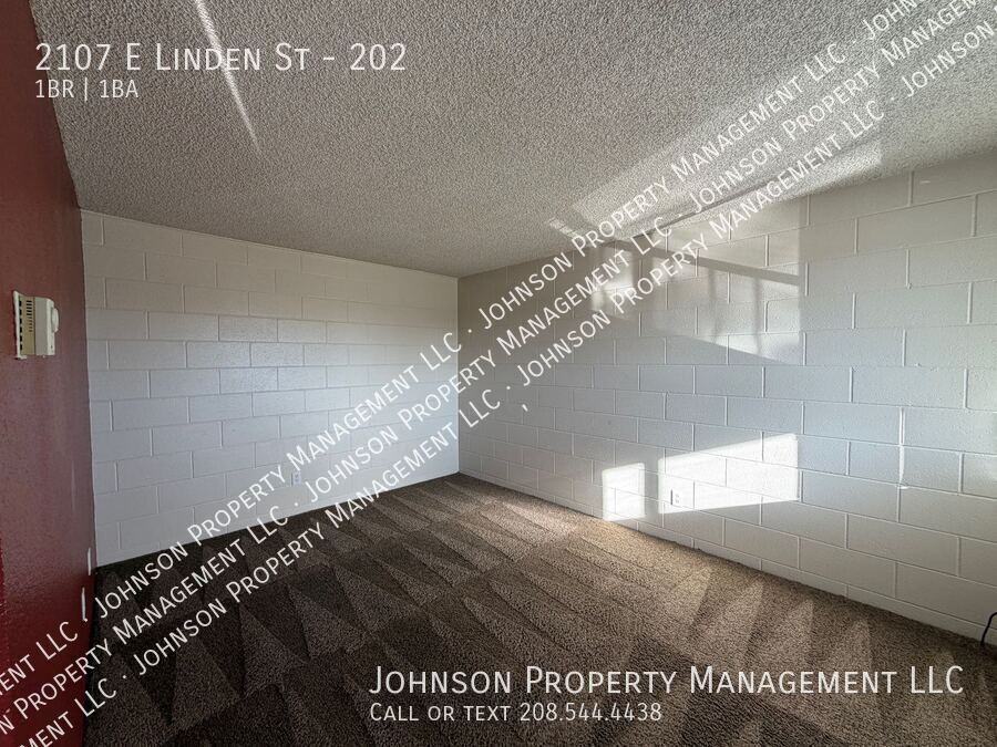 2107 E Linden St #202 - Photo 6 of 9