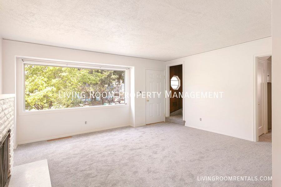 3740 Se Tibbetts St - Photo 2 of 18