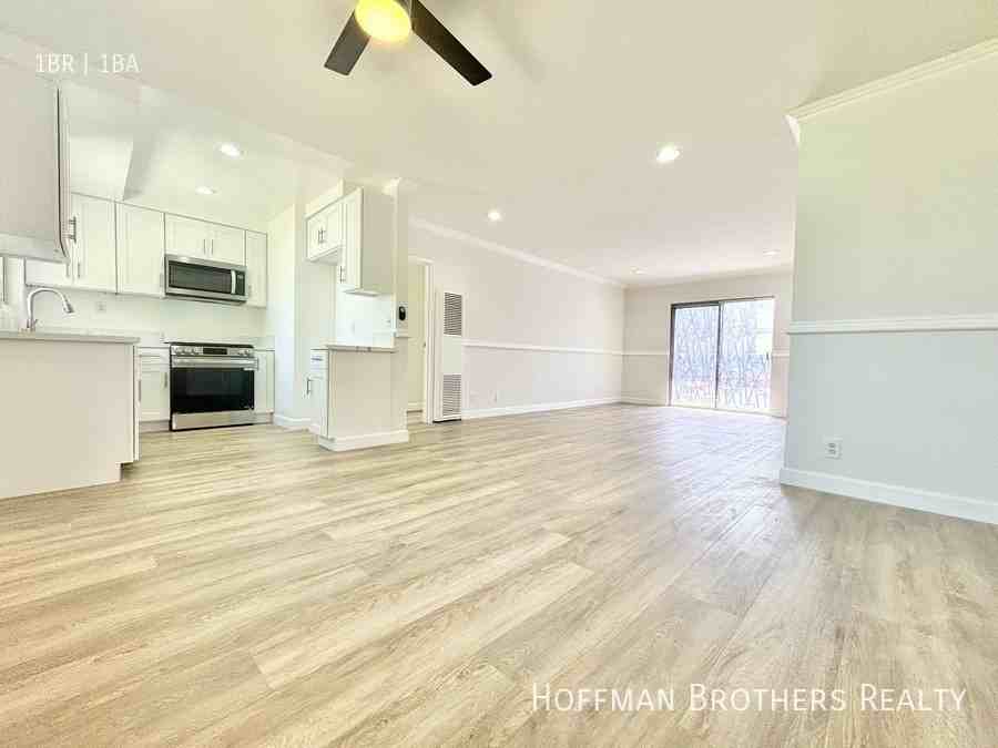 6337 Whitsett Ave #19 - Photo 3 of 11