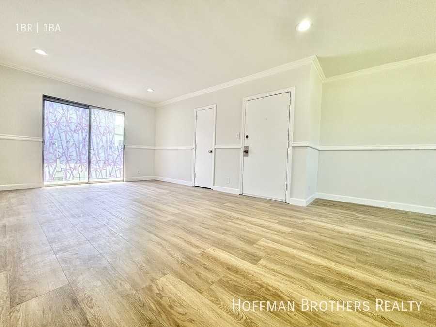 6337 Whitsett Ave #19 - Photo 4 of 11