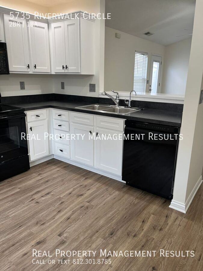 5735 Riverwalk Cir - Photo 4 of 14