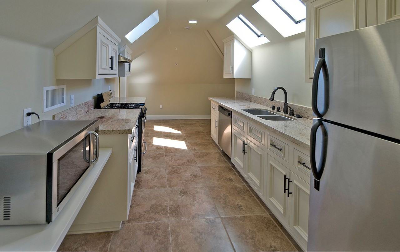 2646 Ellendale - Photo 4 of 18