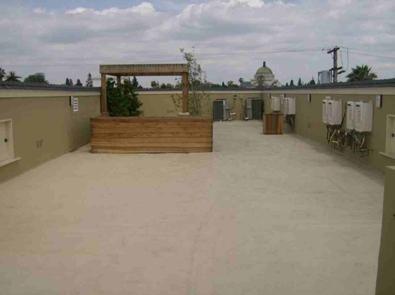 2646 Ellendale - Photo 5 of 18