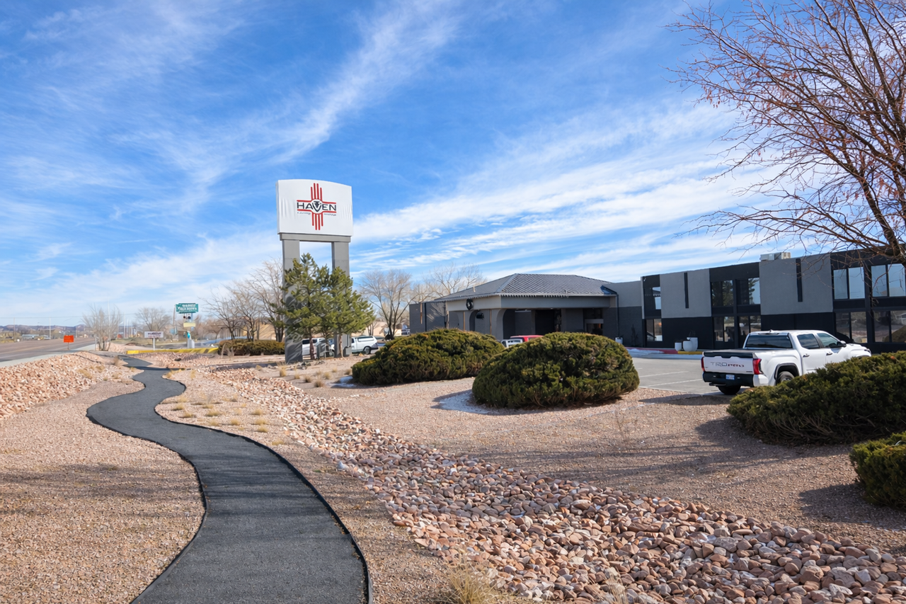 Luxurious Living in Gallup NM - Photo 2 of 36