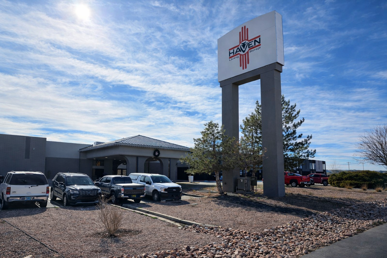 Luxurious Living in Gallup NM - Photo 3 of 36