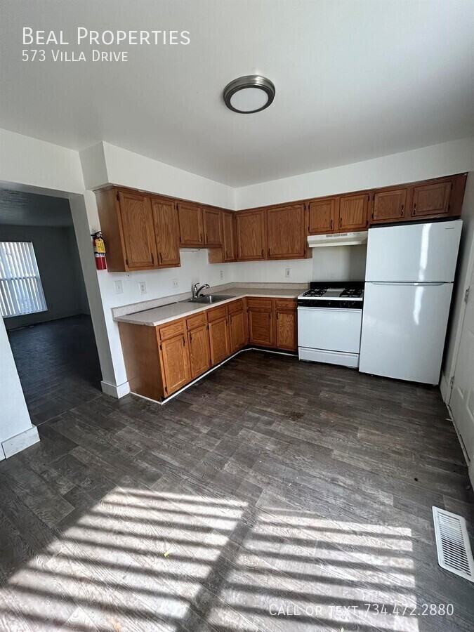 573 Villa Dr - Photo 3 of 7