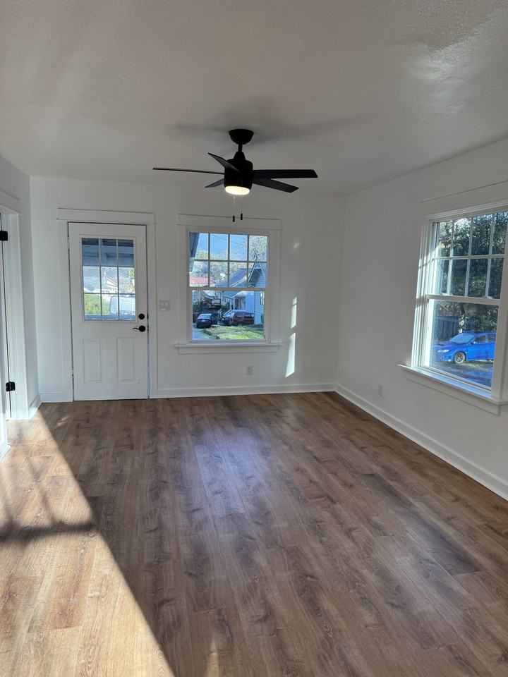 471 Tualatin St #1 - Photo 5 of 14