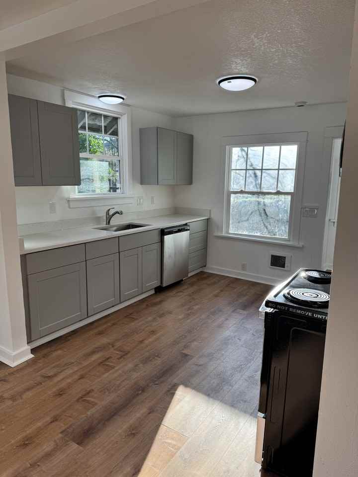 471 Tualatin St #1 - Photo 7 of 14